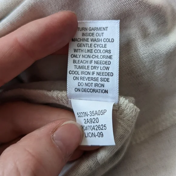 NWT One World Floral Print V-neck 3/4 Sleeve Handkerchief Hem Line Size S - Picture 9 of 9